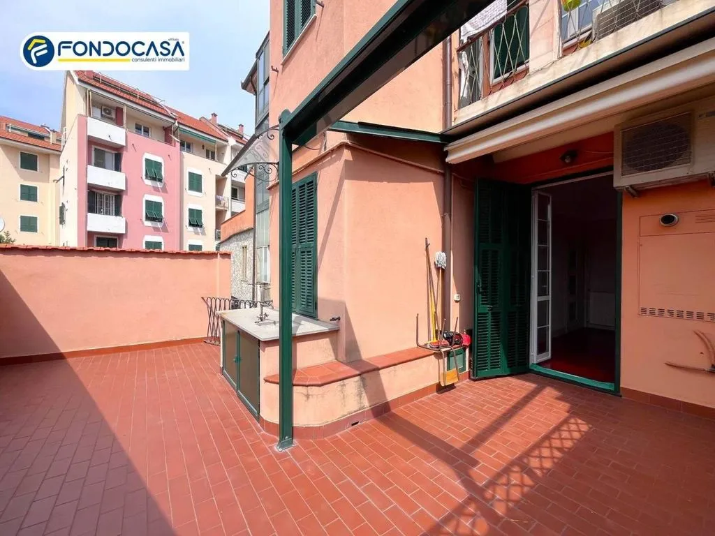 Terrasse - Renovated Beachfront Apartment in Ceriale