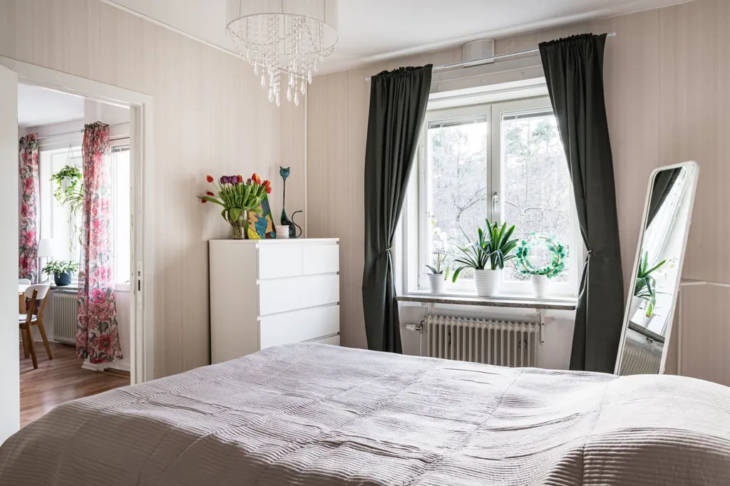 Magamistoad - Efficient 1960s Flat with South-West Balcony in Solberga