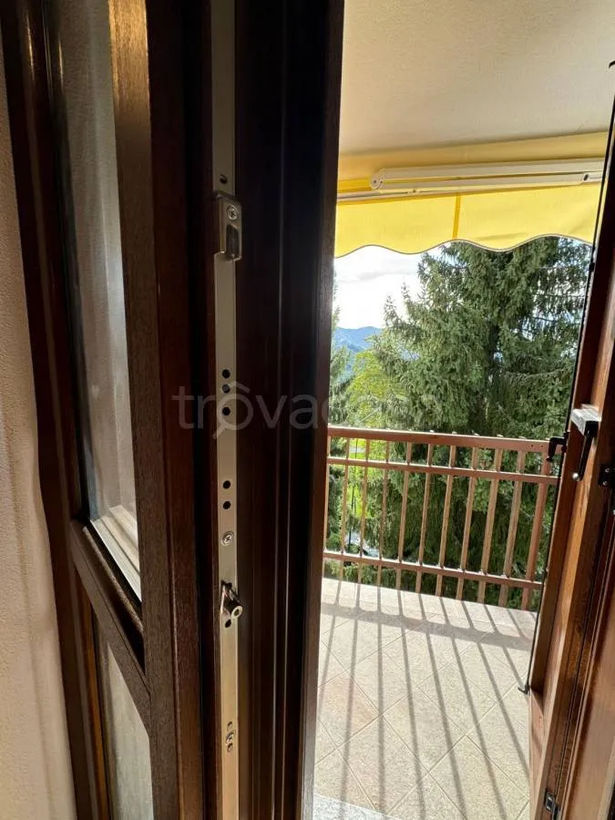Rõdu - Rustic Apartment with Mountain View in Roburent