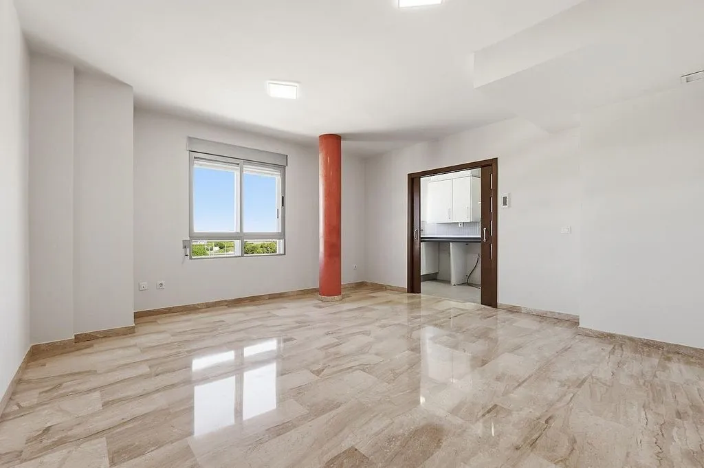 Pièces - Duplex with Terrace in Catarroja