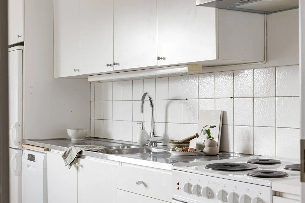 Cuisine - Spacious 1st Floor Flat with Garden View in Kirseberg