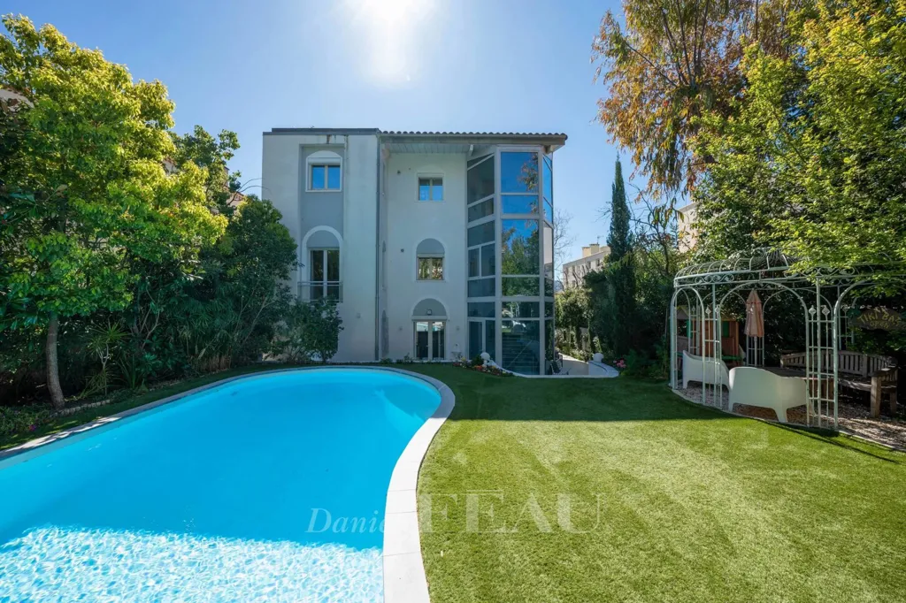 Piscine - Villa Rénovée avec Piscine à Marseille 7ème