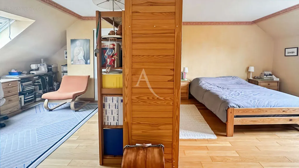 Chambres - Maison de 7 Pièces avec Jardin à Courdimanche