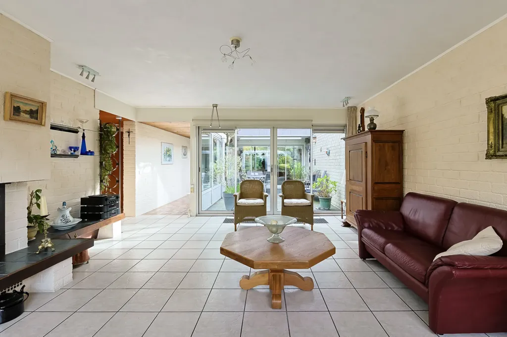Elutuba - Playfully Designed Corner Home with Patio in Leiderdorp