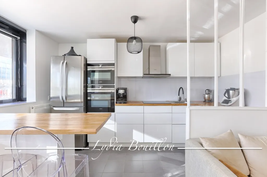 3-Bed Apartment with Balcony in La Défense