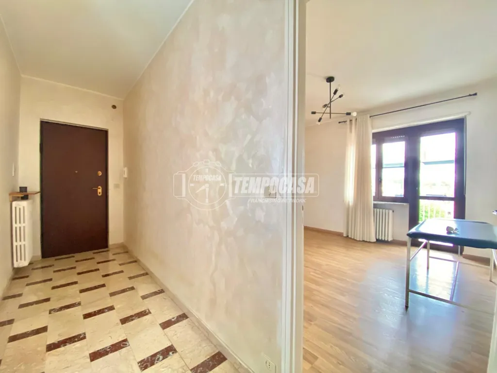 Esik - Apartment with Terrace in Piazza Castello, Ciriè
