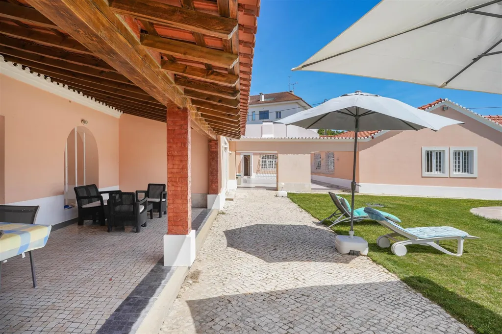 Terrasse - Renovated Villa with Pool in S. Pedro do Estoril