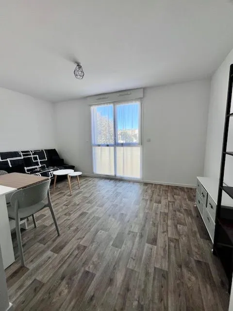Séjour - Studio Meublé Moderne près de Troyes