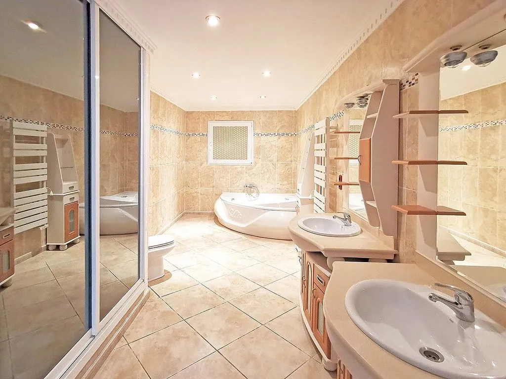 Salles de bain - 9-Bedroom Chalet with Pool in La Capellania