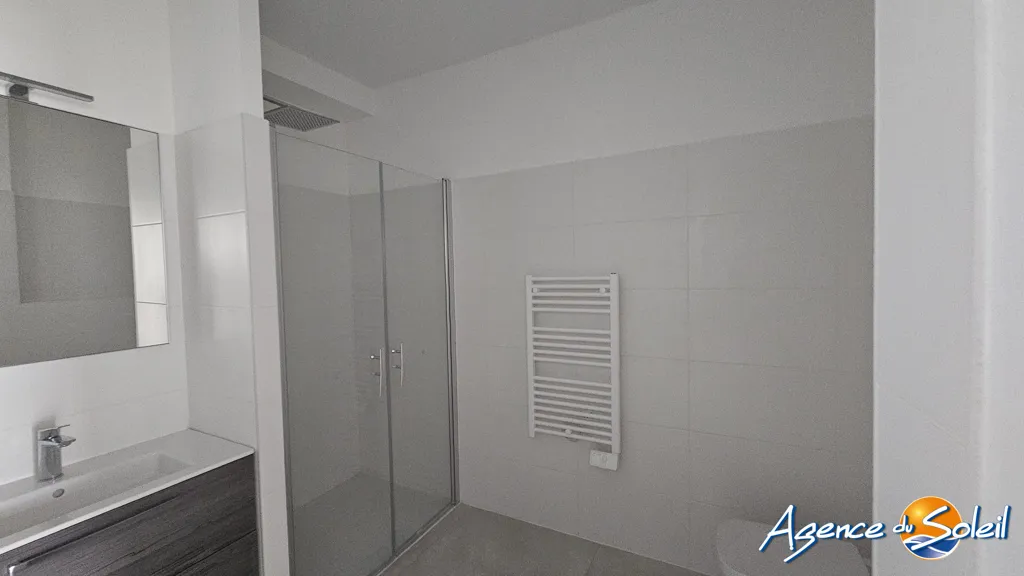 Salles de bain - Appartement de 4 pièces avec terrasse sur les Berges de la Robine