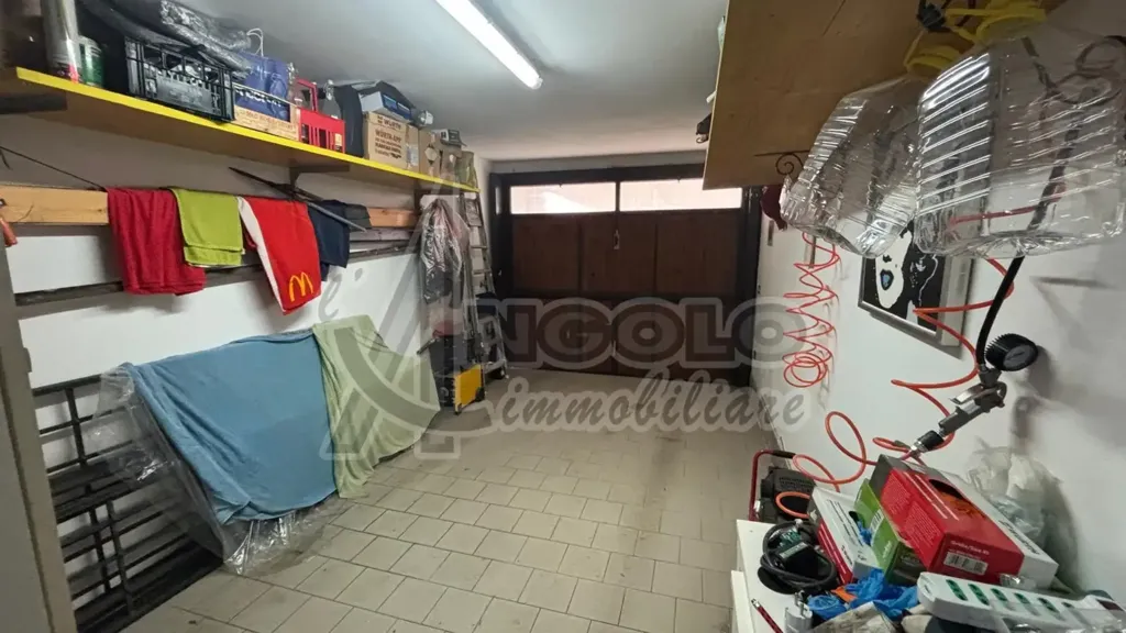 Garage - Bifamiliar Villa with Garden in Occhiobello