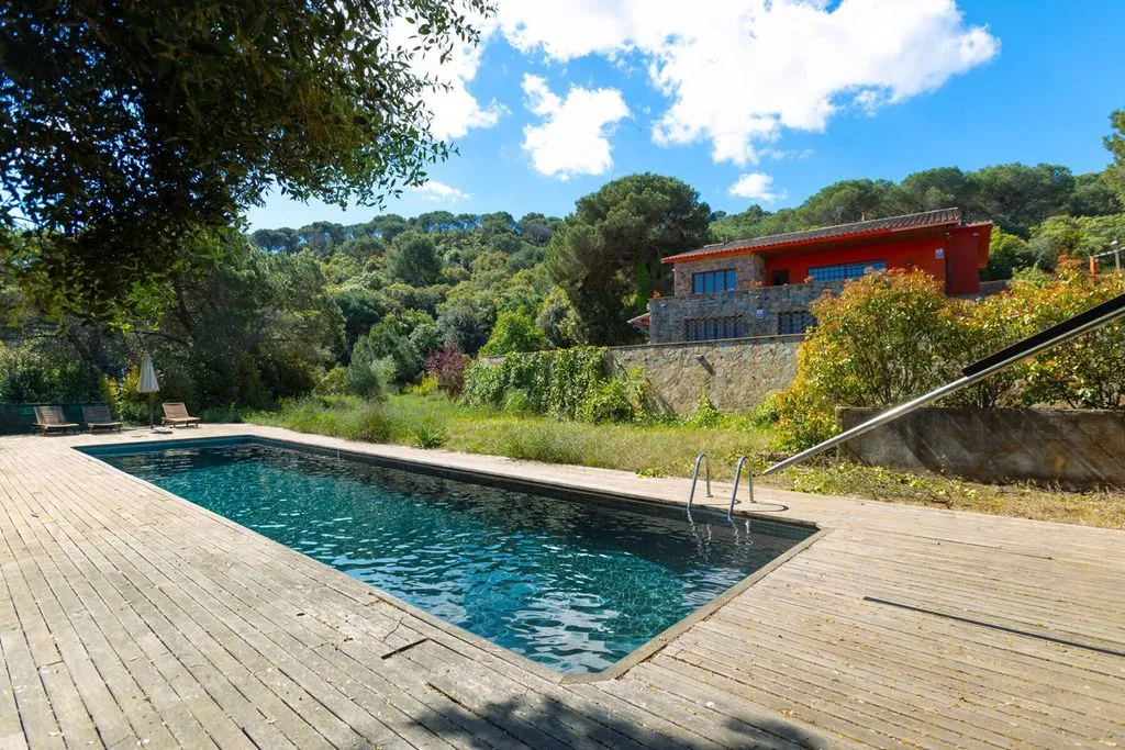 Bassein - Detached House with Pool in Vallromanes