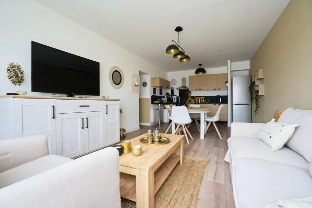 Séjour - Colocation Meublée avec Balcon à Lille