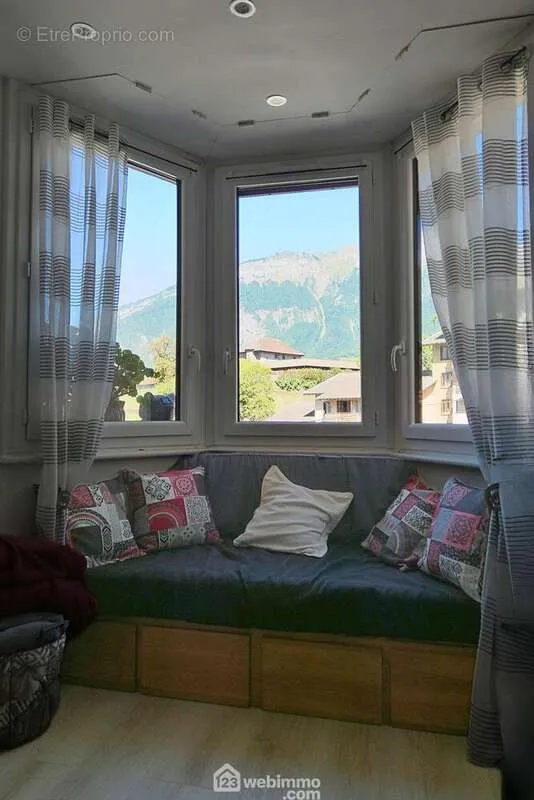 Séjour - Appartement Refait à Neuf avec Vue Montagne à Ugine