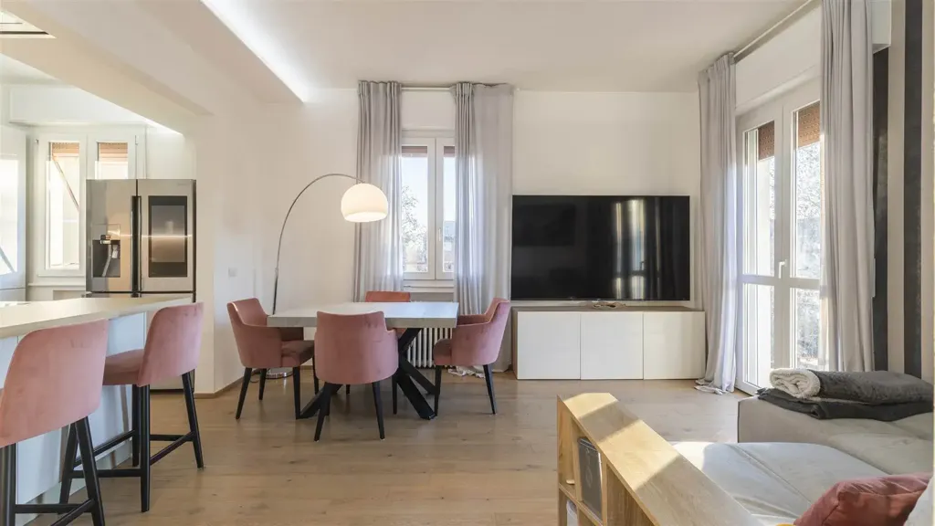 Söögituba - Rearranged Apartment with Balcony in Modena