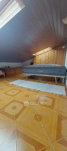 Pièces - Two-Storey Apartment with Balcony in Serramazzoni