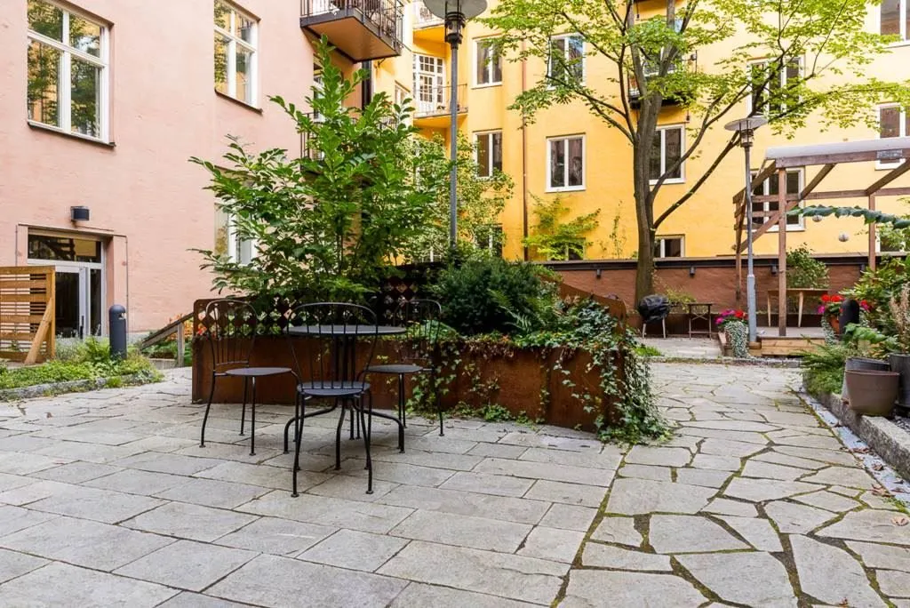 Jardin - Sekelskiftescharm Flat with Private Balcony in Hornstull