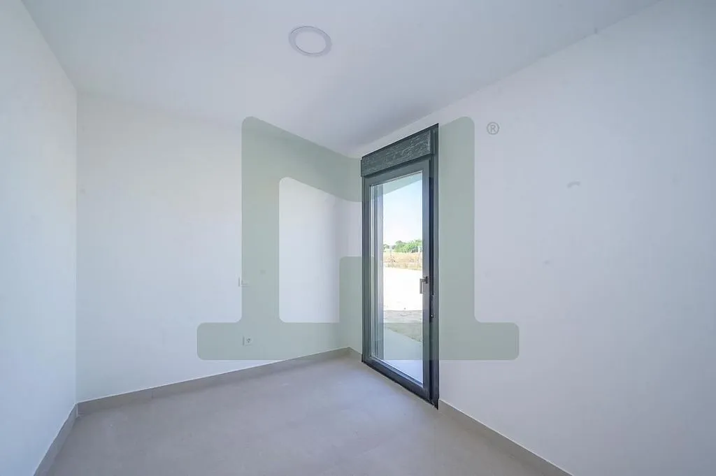 Toad - Modern Detached House with Pool in Griñón