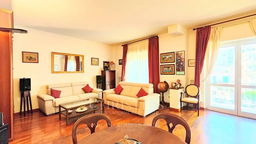 Elutuba - Apartment with Balcony in Chiaia, Naples