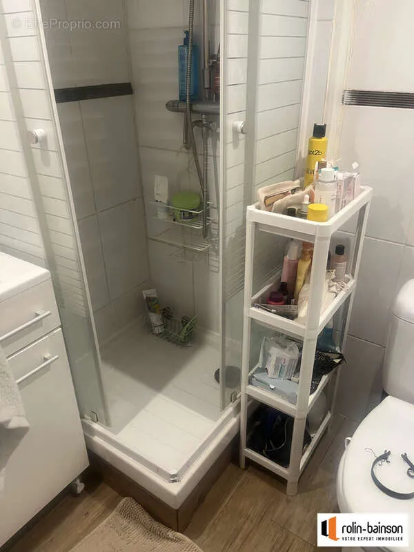 Salles de bain - Studio avec Mezzanine à Villeurbanne République