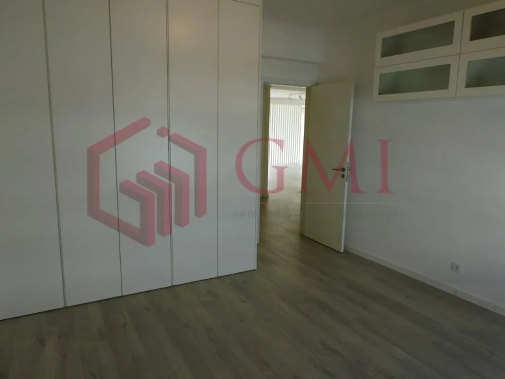 Pièces - Luxury Flat with Private Box in Loures