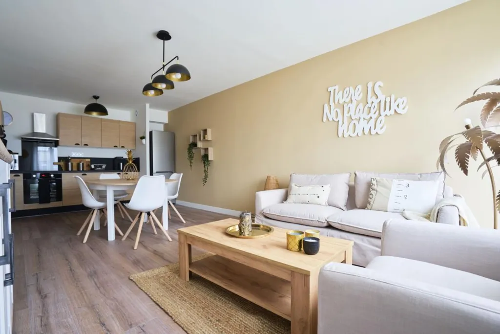 Séjour - Colocation Meublée avec Balcon à Lille