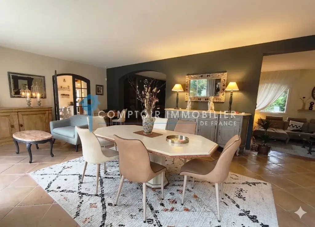 Dining Room - Luxury House with Pool in Les Baux de Provence