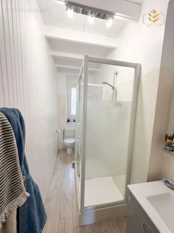 Bathrooms - Characterful Apartment with Balcony in Menton