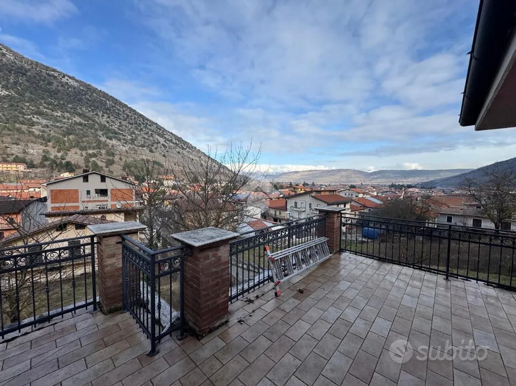 Terrass - Single Villa with Garden in Capistrello
