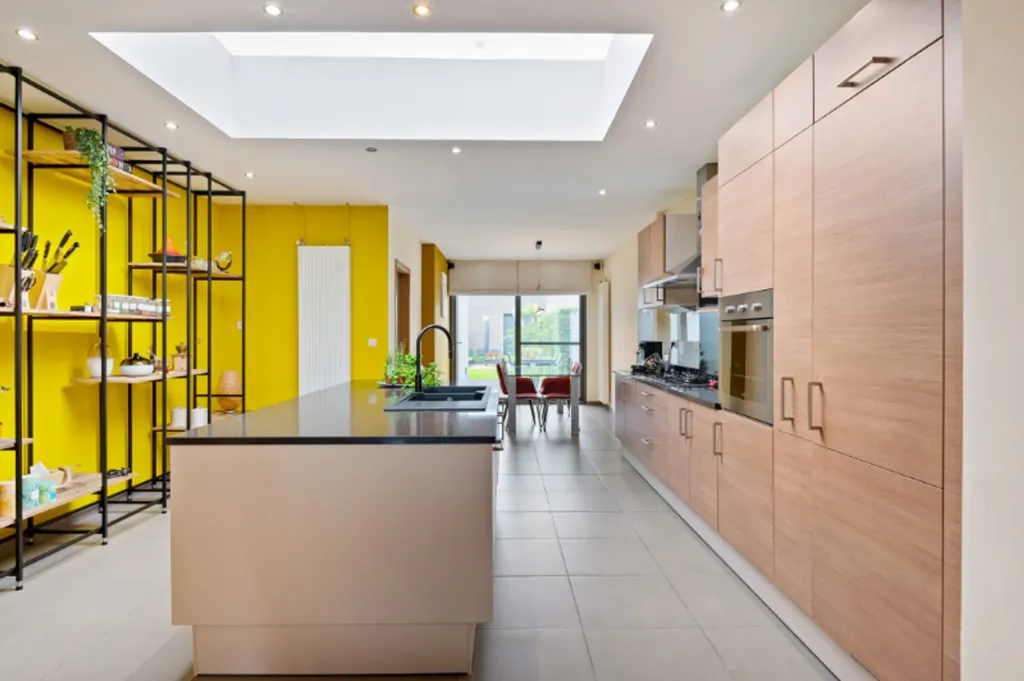 Cuisine - Appartement Rénové avec Garage et Jardin à Schelle