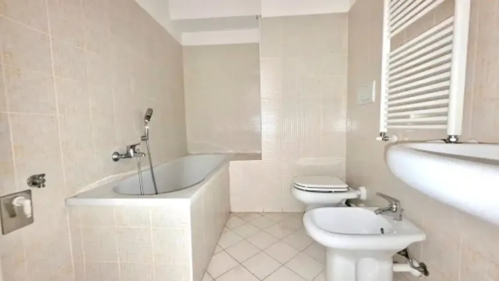 Salles de bain - Modernised Studio with Balcony in Milan