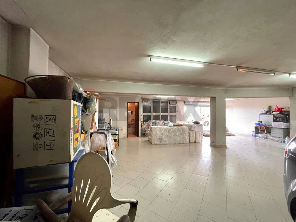 Garage - Garage/Storage in Mineo with Multiple Entrances