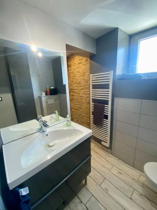 Bathrooms - Authentic Stone House in Colombiers-sur-Seulles