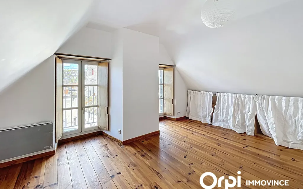 Pièces - Duplex avec Balcon à Saint-Flour Ville Basse
