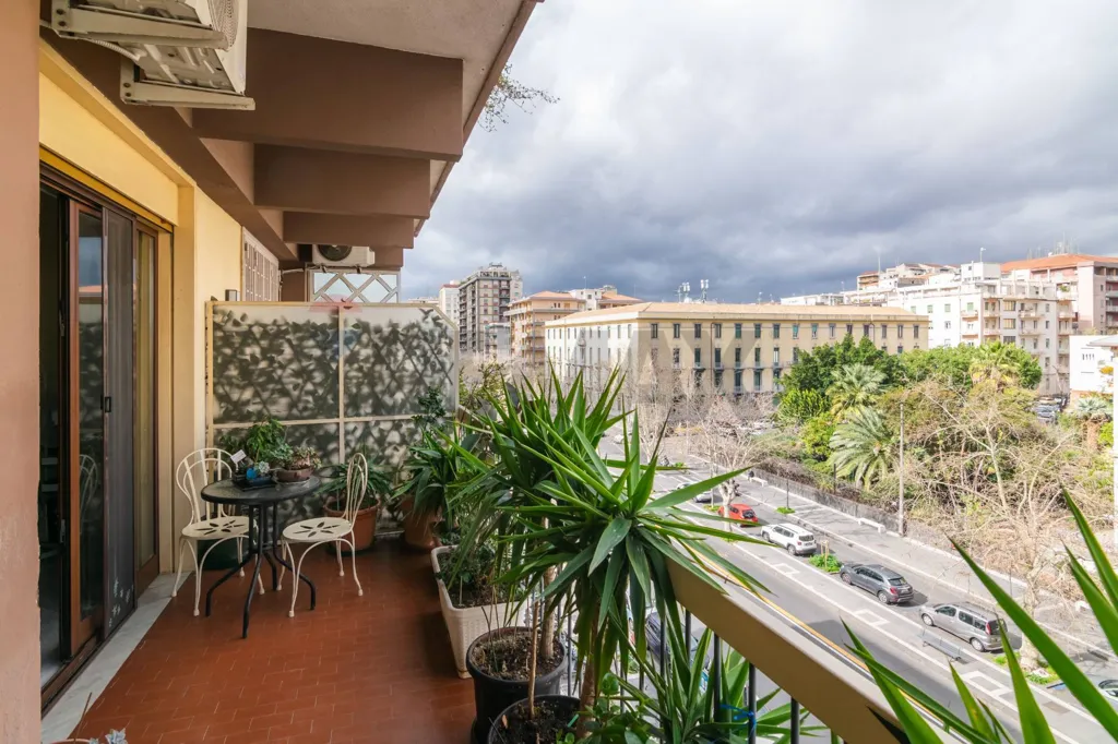 Balcone - Apartment with Balcony in Corso Italia, Catania