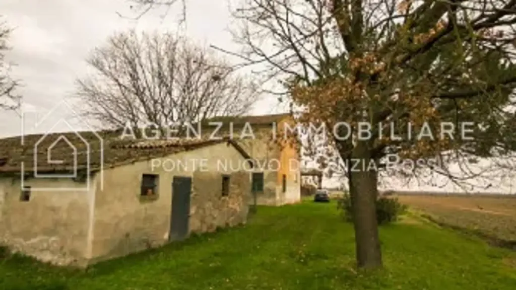 Exterior - Rustic Property with Garden in Ravenna