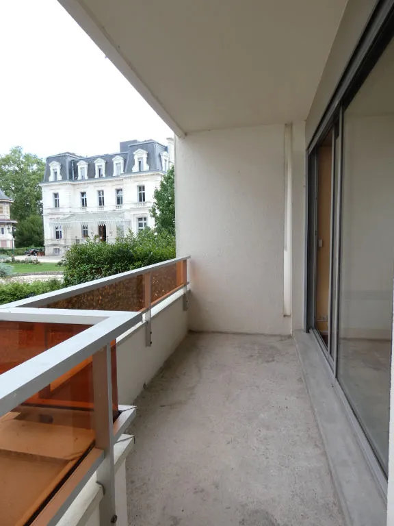 Rõdu - Meubled Studio with Balcony in Romorantin