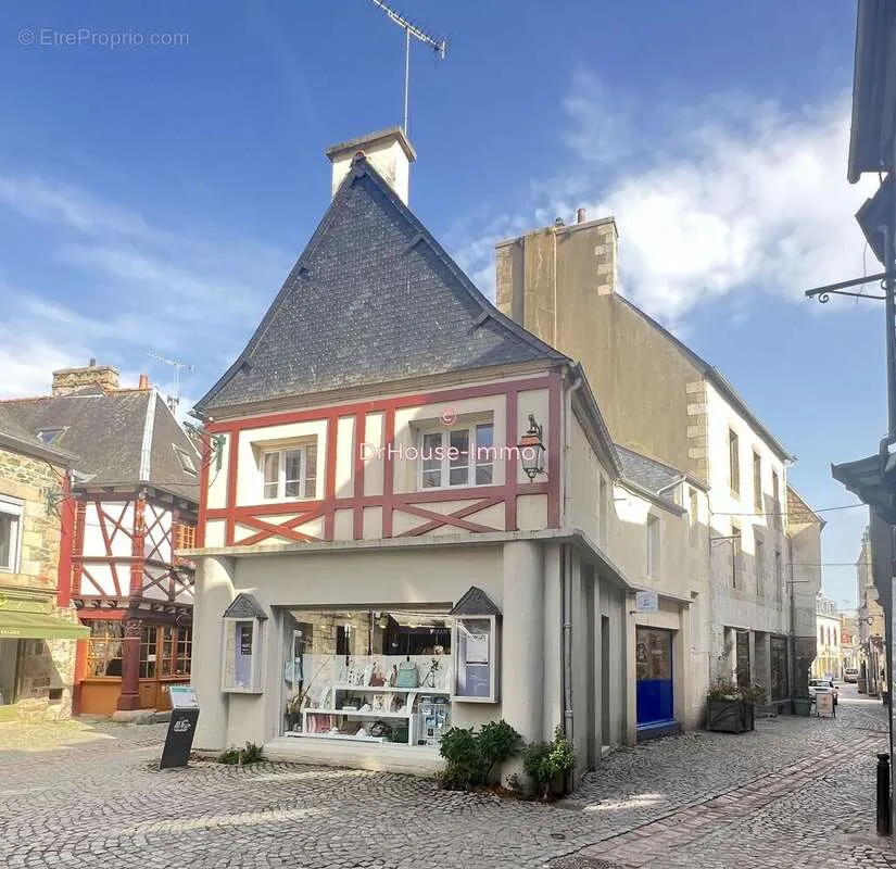 Välivaade - Income Property in Paimpol with Shops