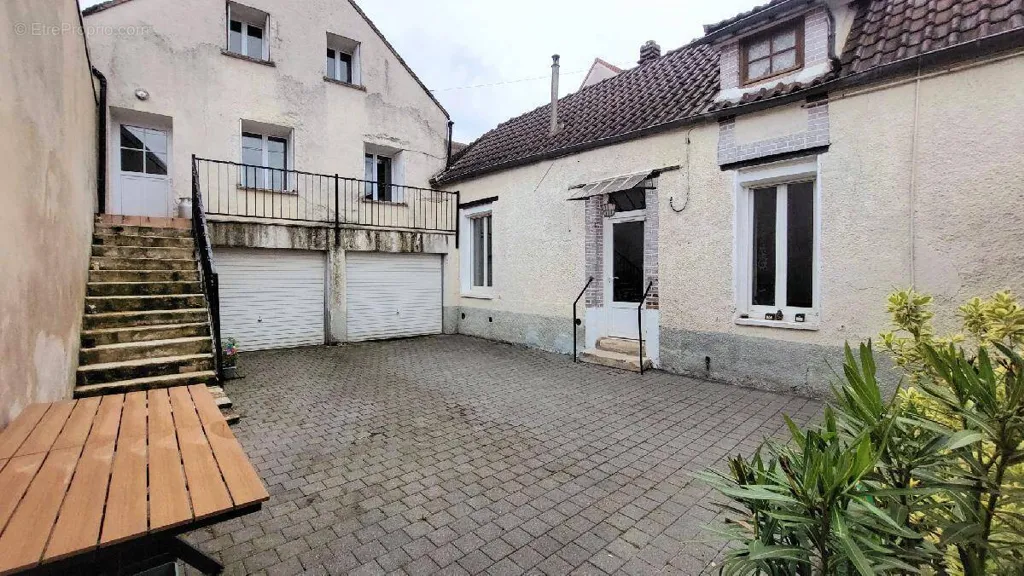 Aed - 1940s House with Garden in Pont-sur-Yonne