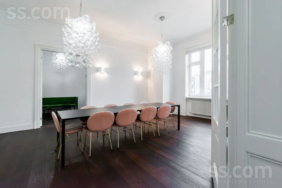 Salle à manger - Art Nouveau Apartment in Riga's Quiet Centre
