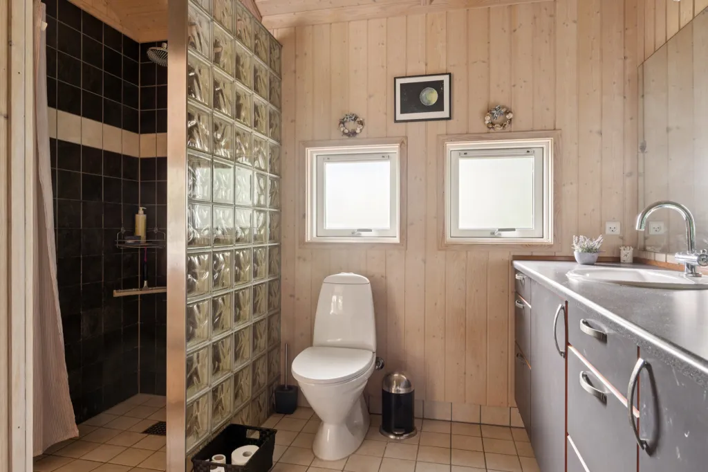 Bagni - Summer House with Garden in Asnæs