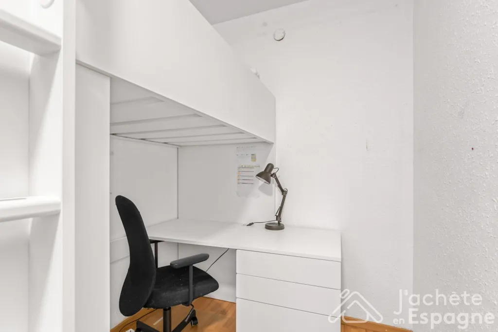 Kabinet - Apartment with East-Facing Terraces in Gavà