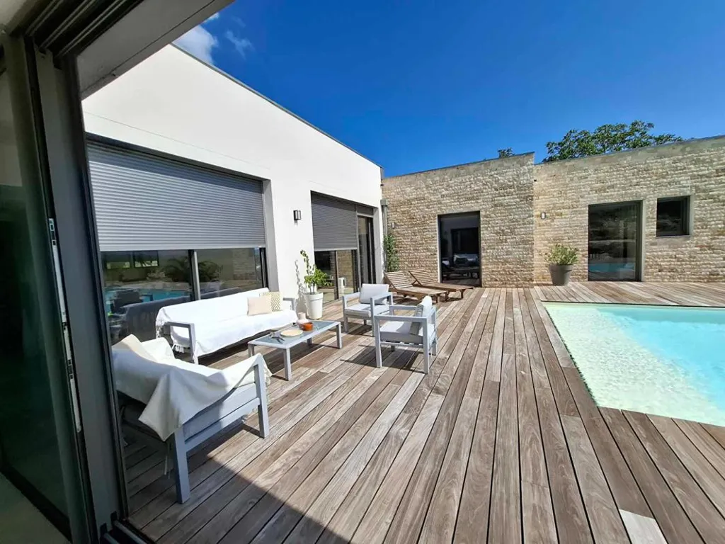 Piscine - Maison Contemporaine avec Piscine au Village de Ramasse