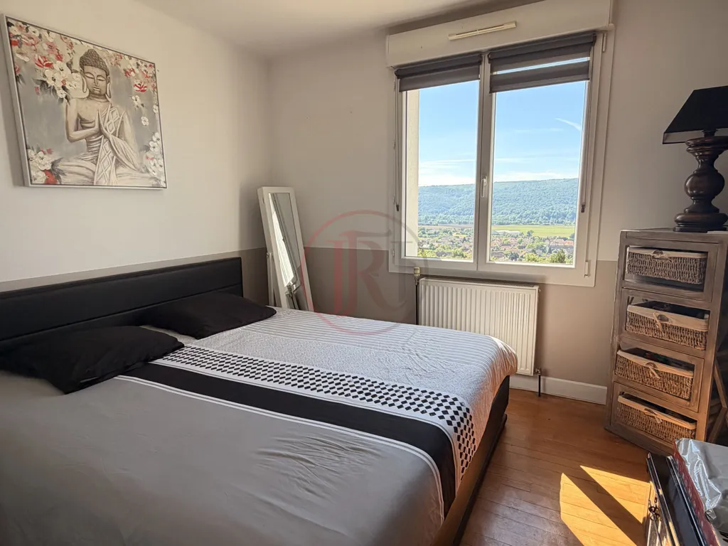 Chambres - Maison Individuelle avec Vue à Thise