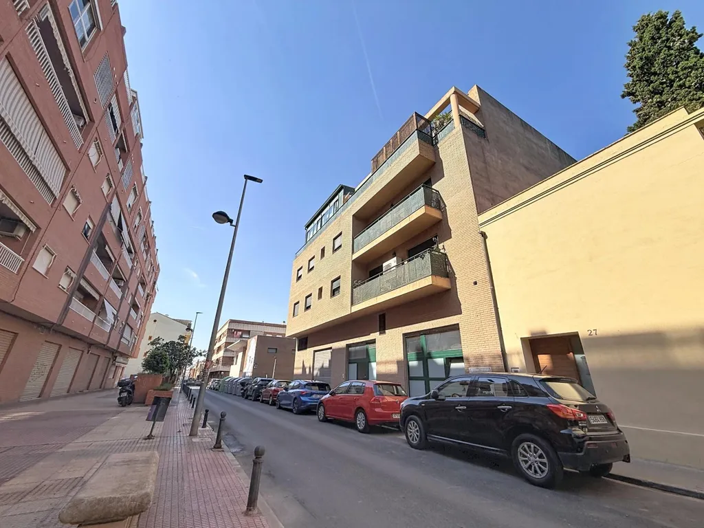 Välivaade - Commercial Space with High Ceilings in Burjassot