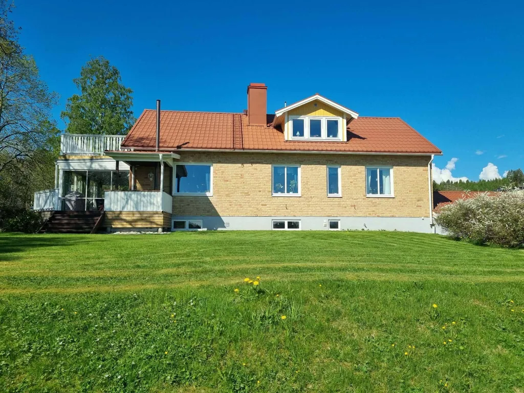 Välivaade - Villa with Lakeside Double Plot in Lucksta
