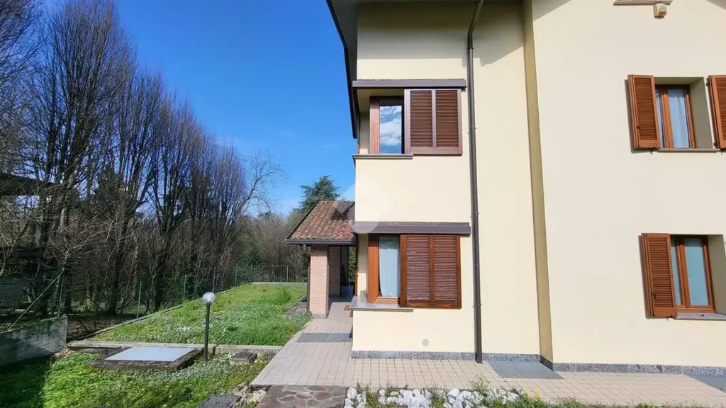 Exterior - Panoramic Bifamiliare Villa in Besana Brianza