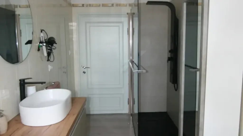 Vannitoad - Four-Bedroom Apartment with Terrace in Asciano
