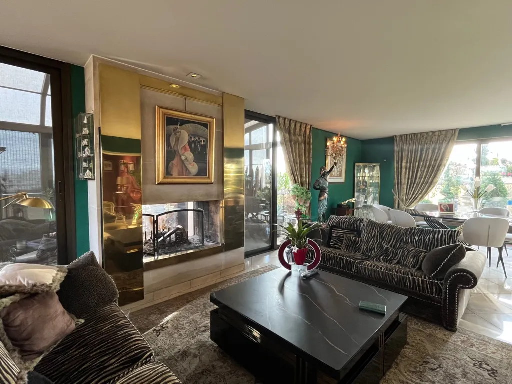 Wohnzimmer - Luxury Apartment with Cathedral View in Reims