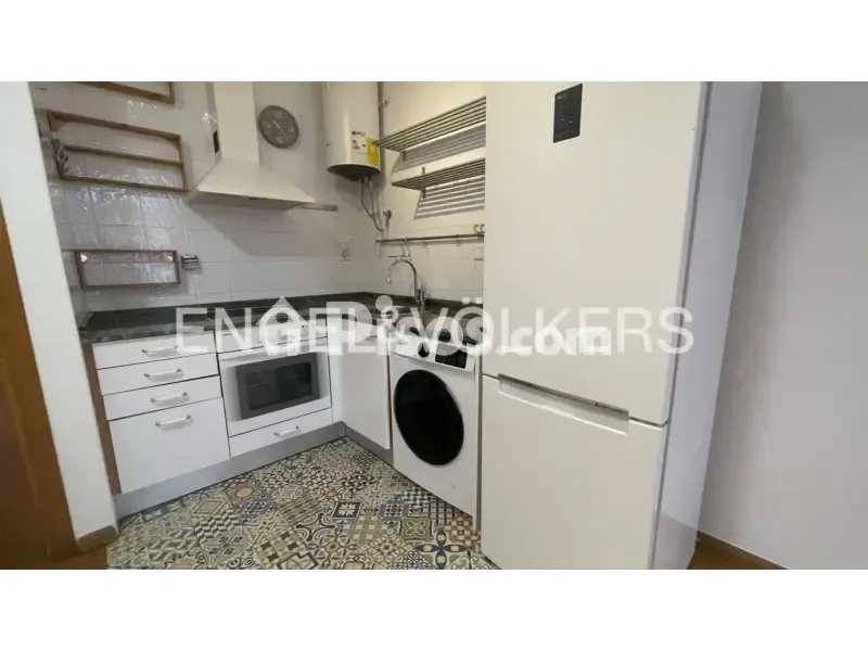 Cuisine - Studio Flat with Balcony in Valencia Centre